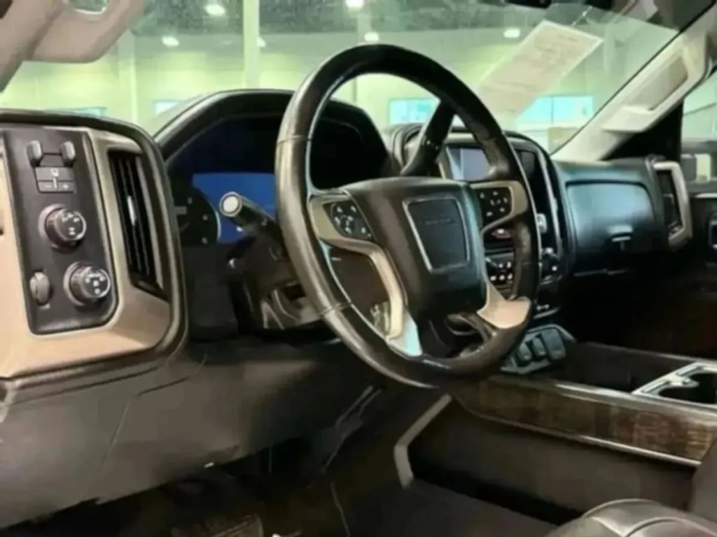 2015 GMC Sierra 2500 Image 38