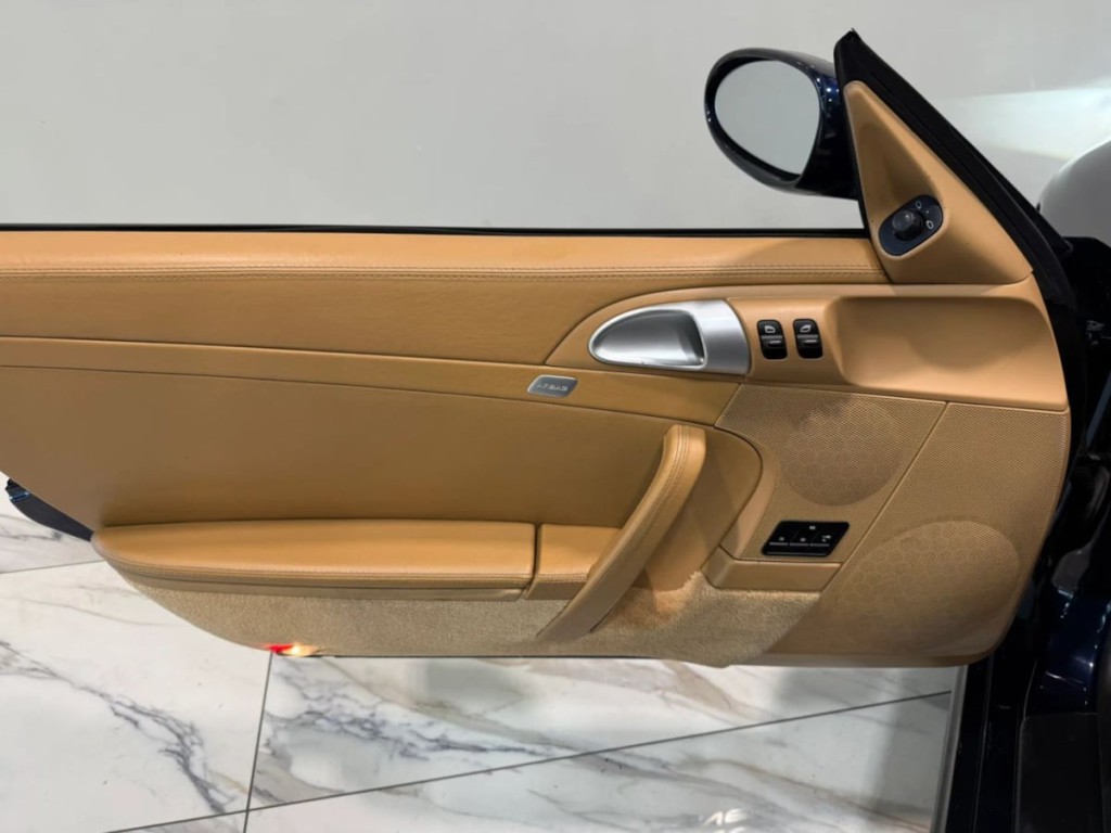 2005 Porsche 911 Image 10