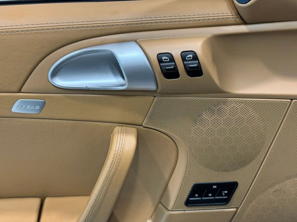 2005 Porsche 911 Image 11