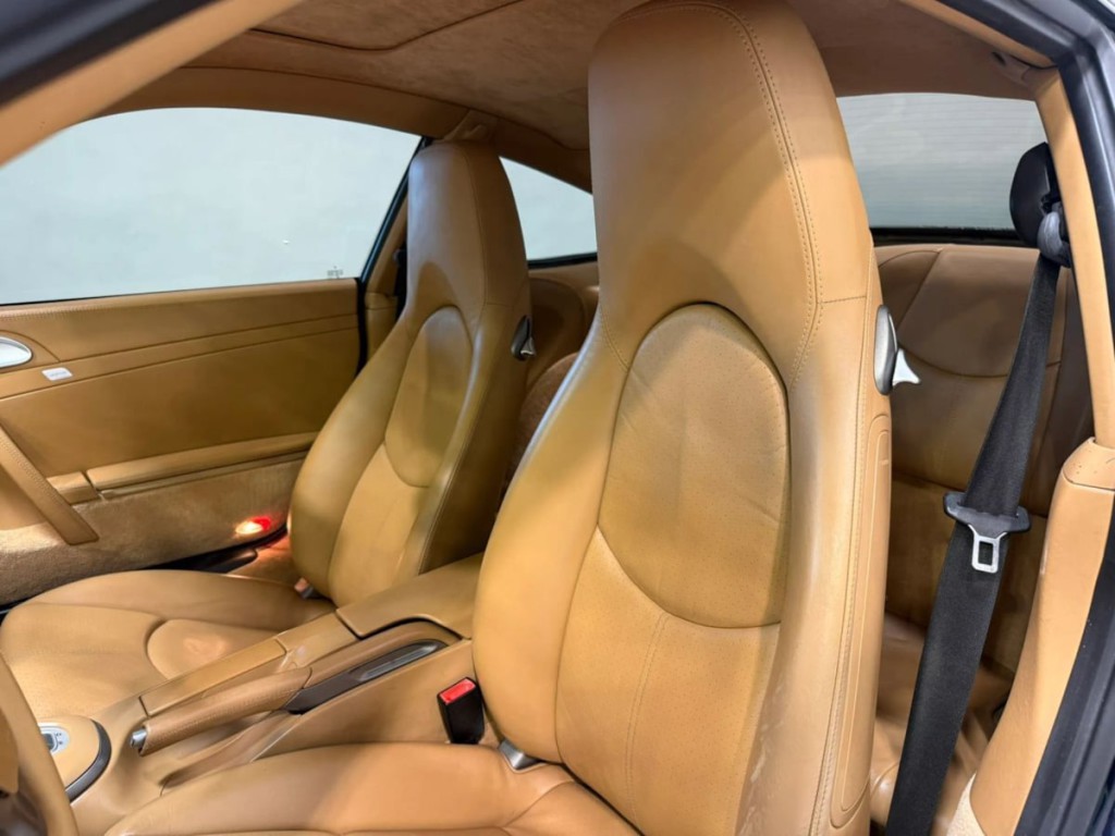 2005 Porsche 911 Image 20