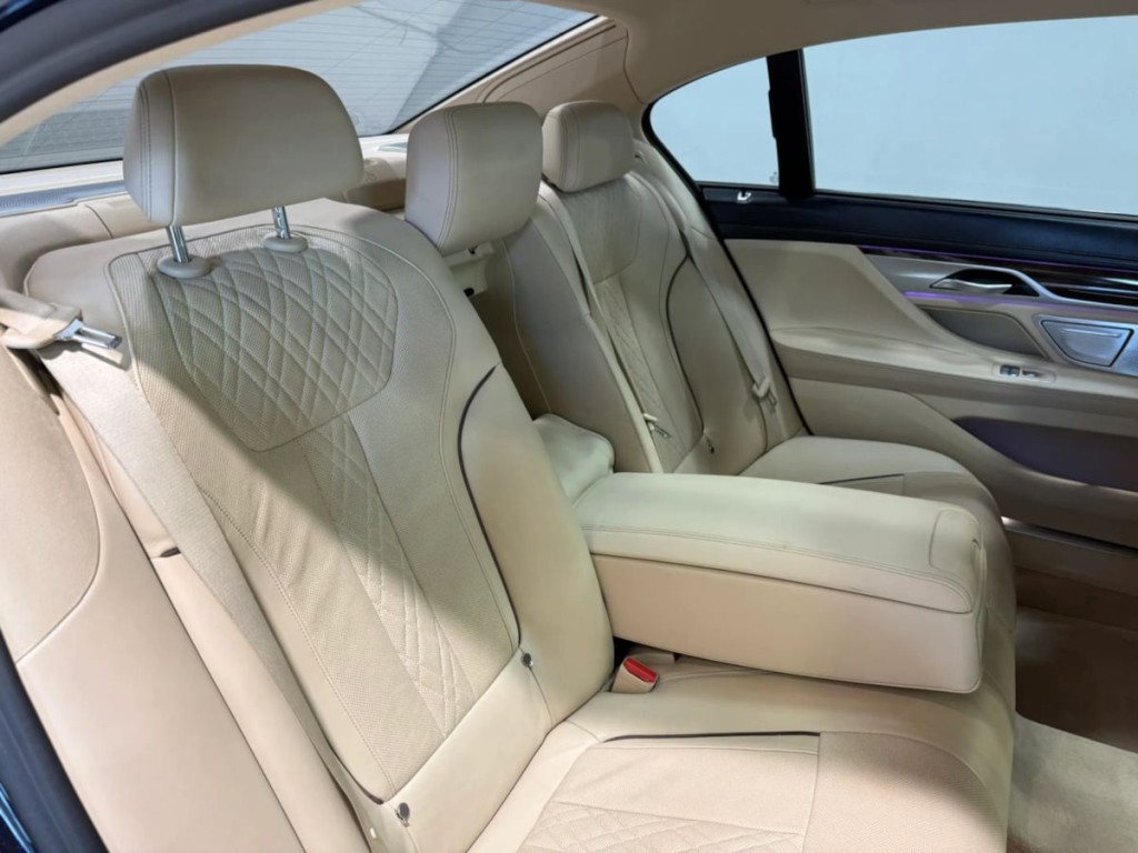 2020 BMW 7 Series Image 25