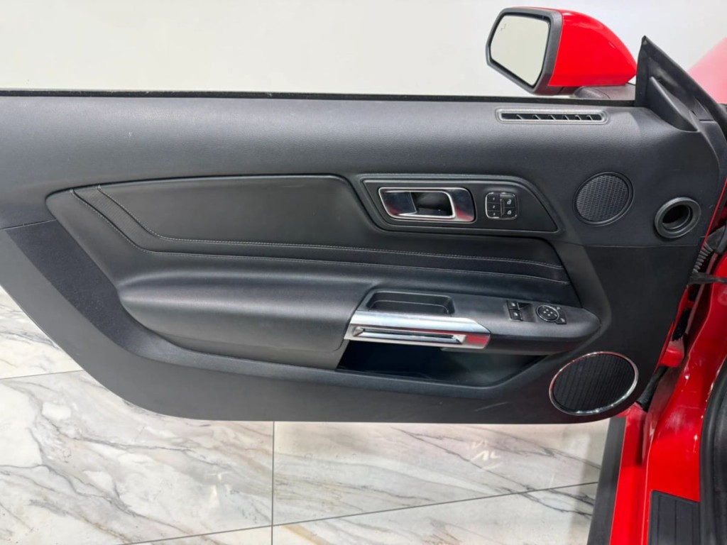 2022 Ford Mustang Image 12