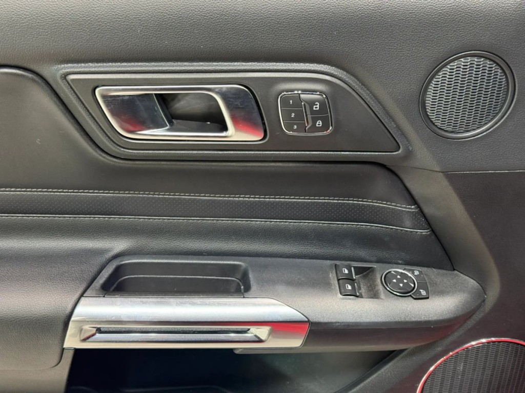 2022 Ford Mustang Image 13