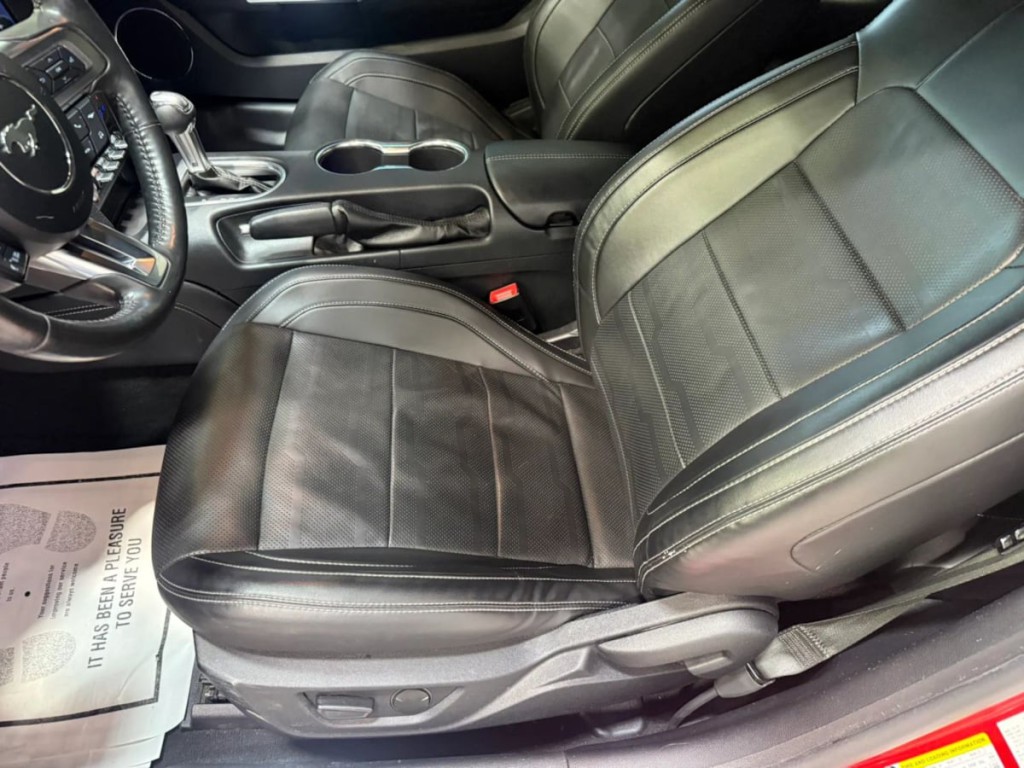 2022 Ford Mustang Image 24