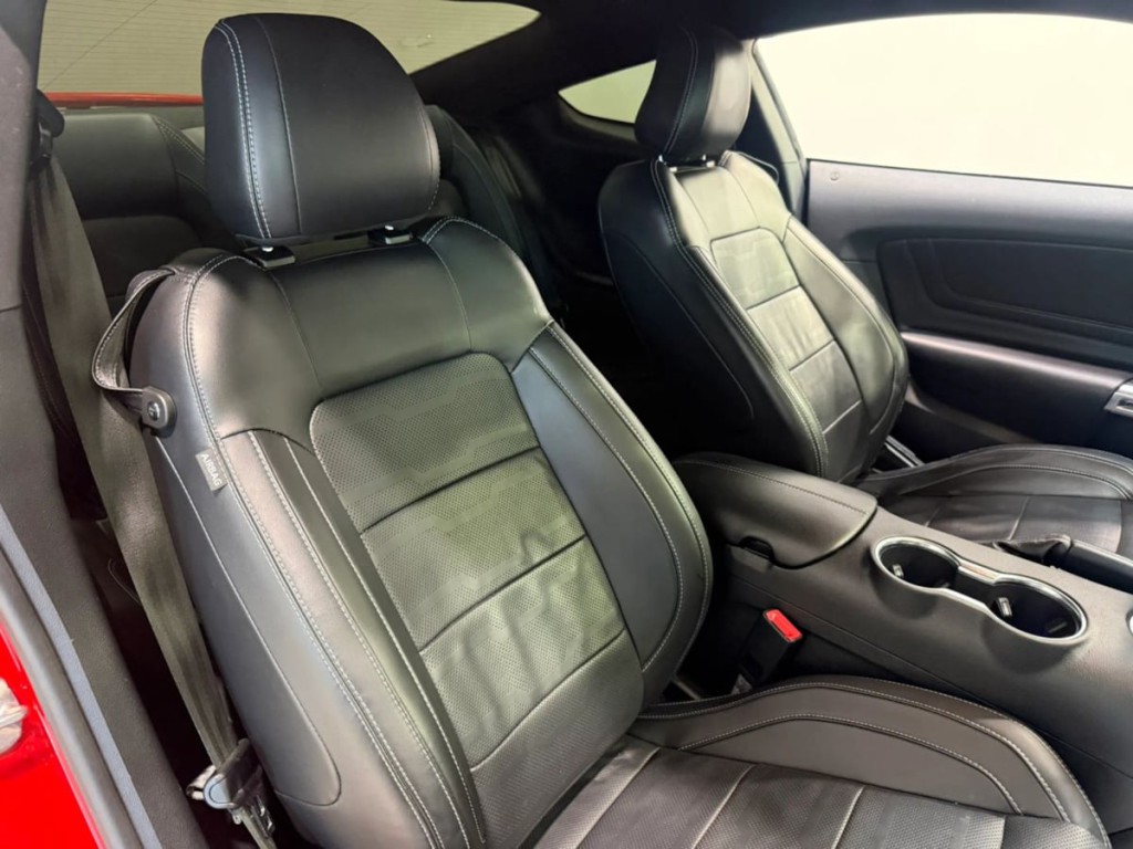 2022 Ford Mustang Image 27