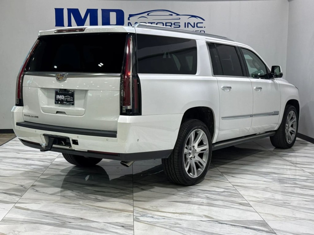 2017 Cadillac Escalade Image 6