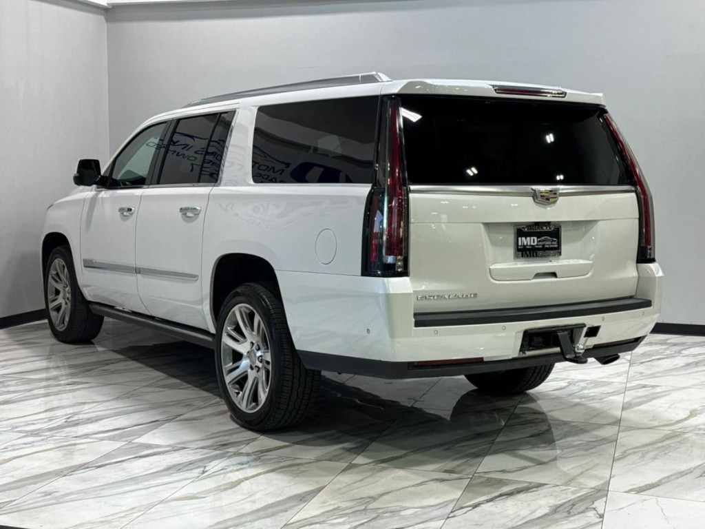2017 Cadillac Escalade Image 8