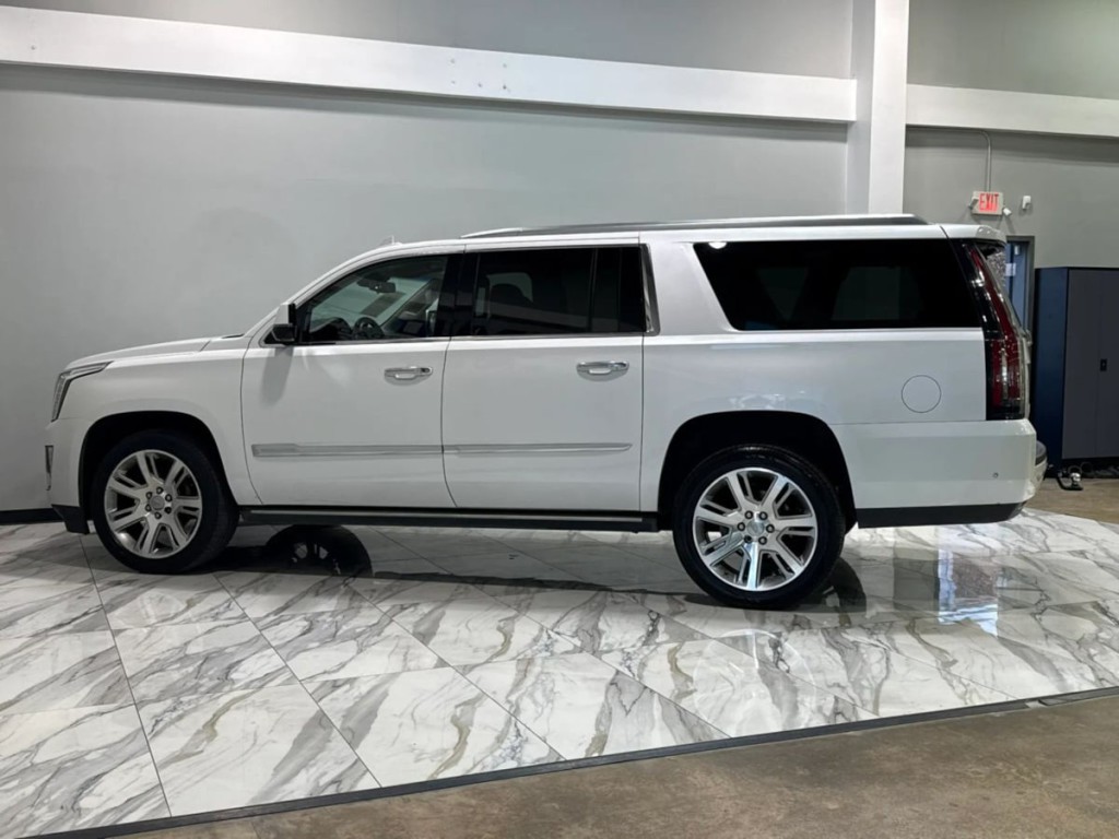 2017 Cadillac Escalade Image 9