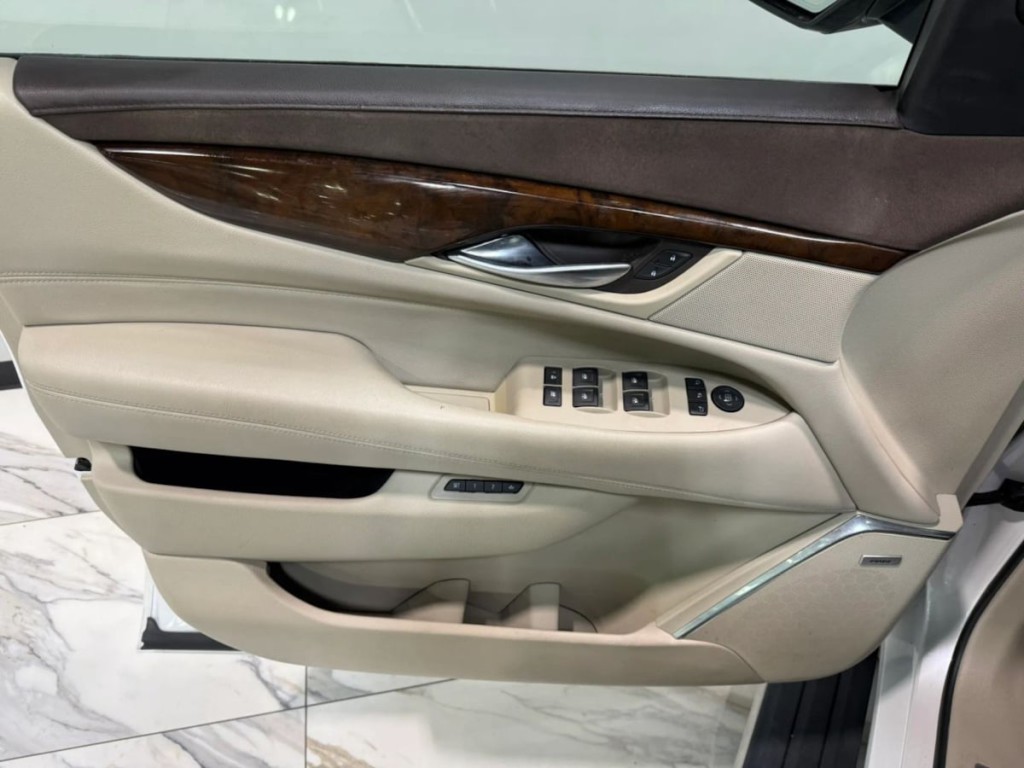 2017 Cadillac Escalade Image 10