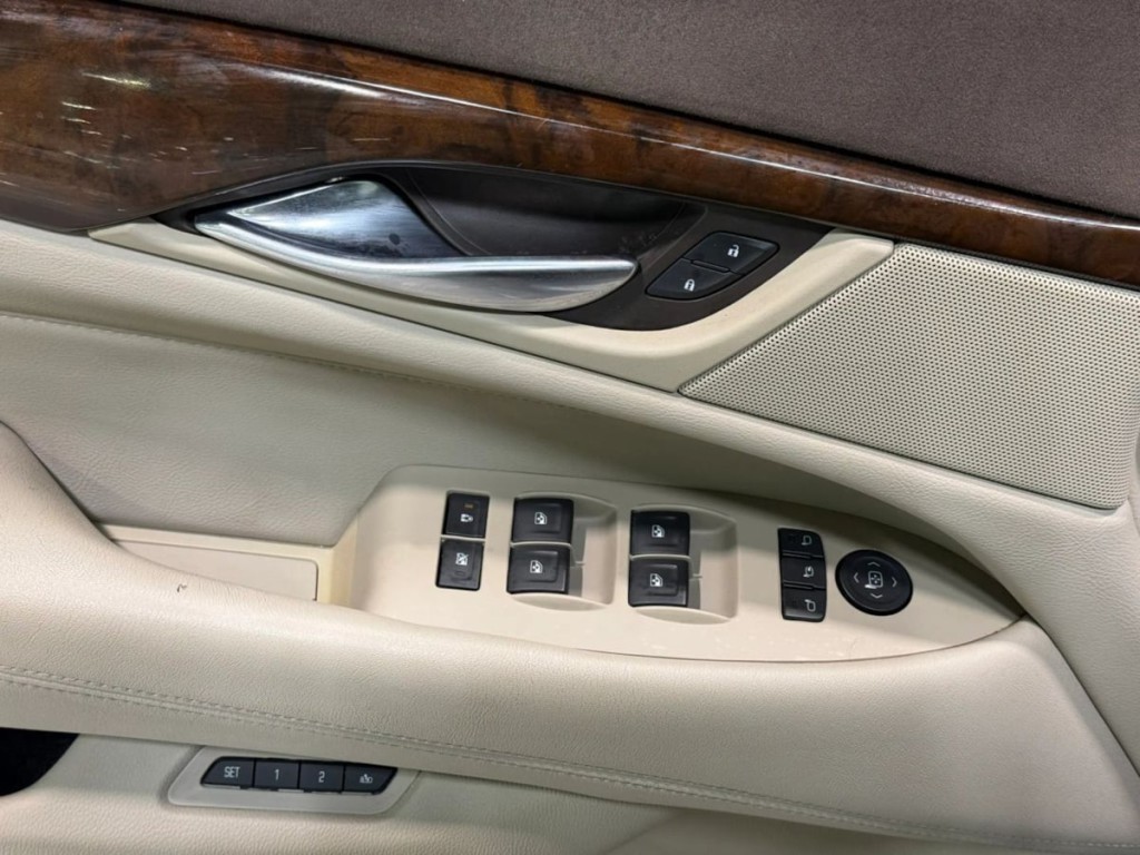 2017 Cadillac Escalade Image 11