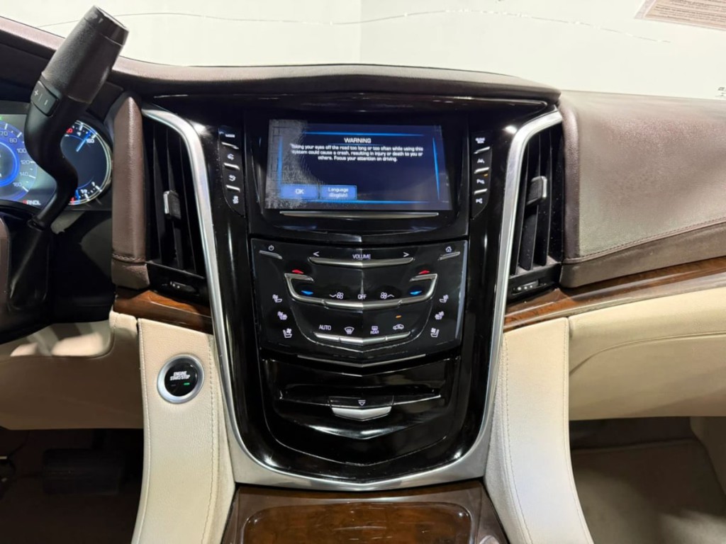 2017 Cadillac Escalade Image 18