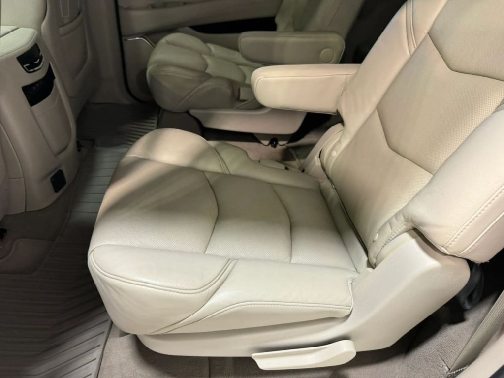 2017 Cadillac Escalade Image 23