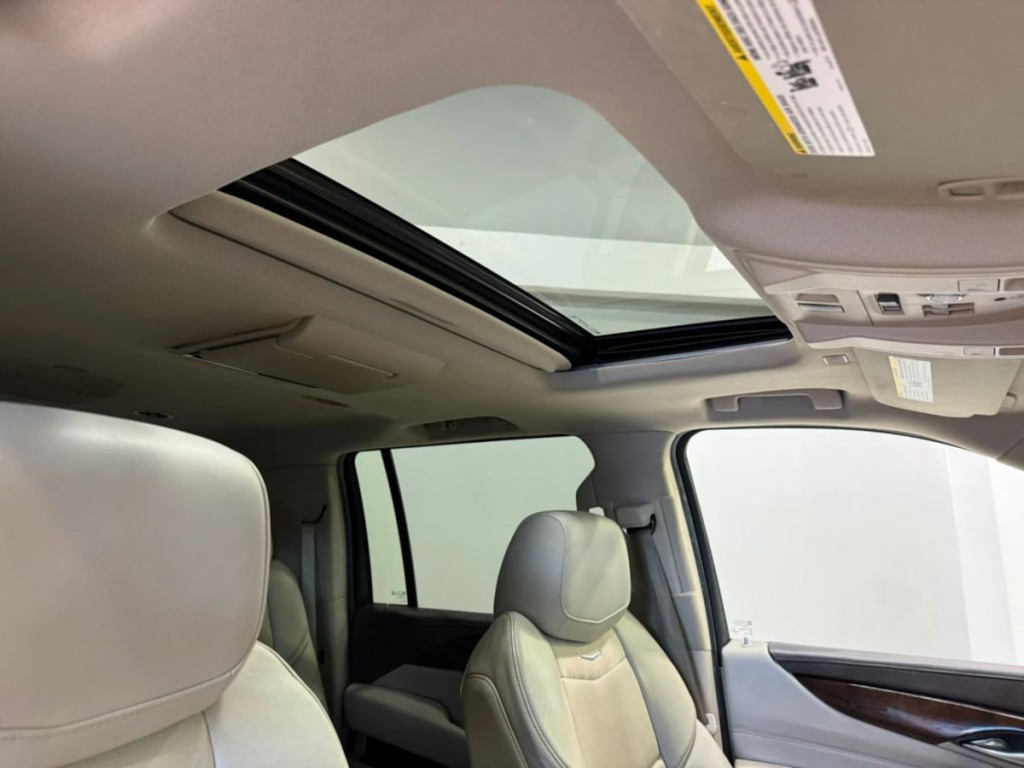 2017 Cadillac Escalade Image 27