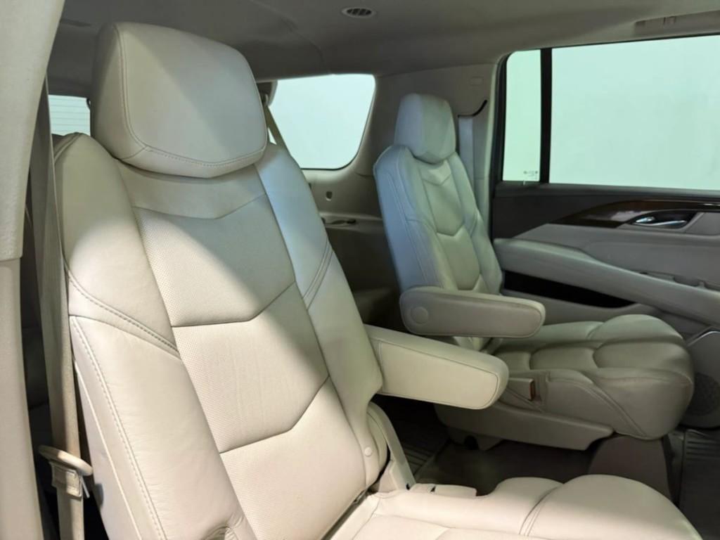 2017 Cadillac Escalade Image 28