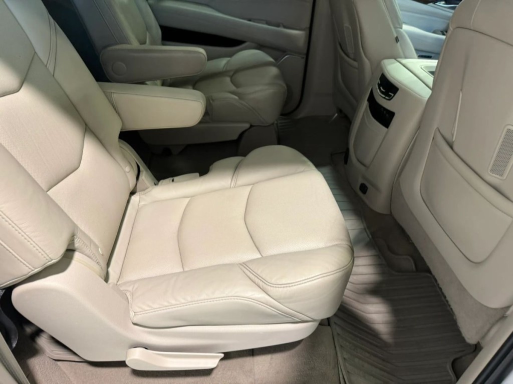 2017 Cadillac Escalade Image 29