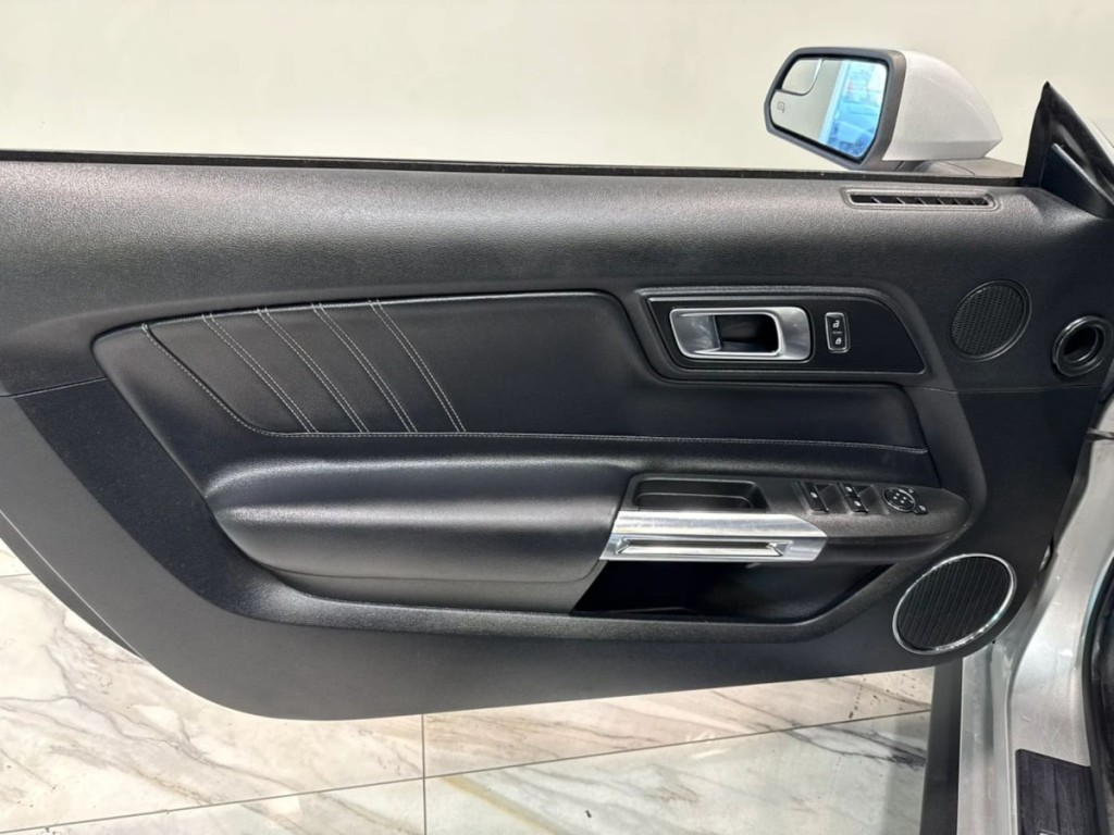 2019 Ford Mustang Image 14