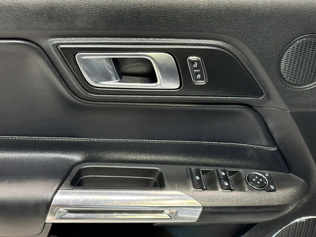 2019 Ford Mustang Image 15