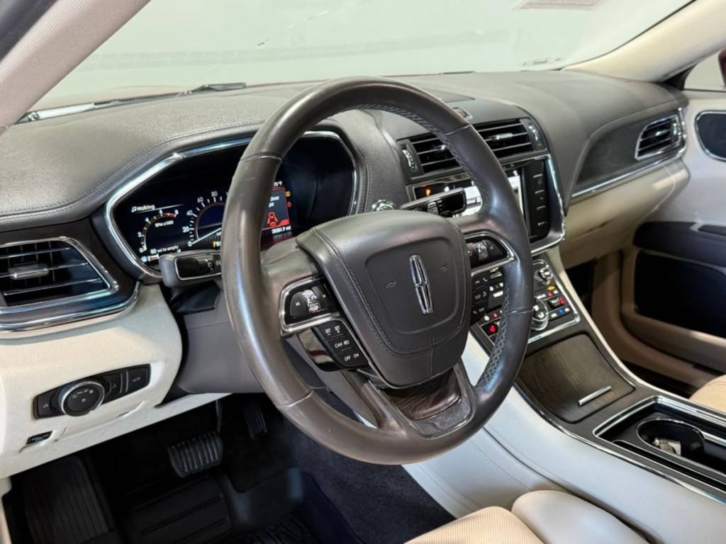 2018 Lincoln Continental Image 14