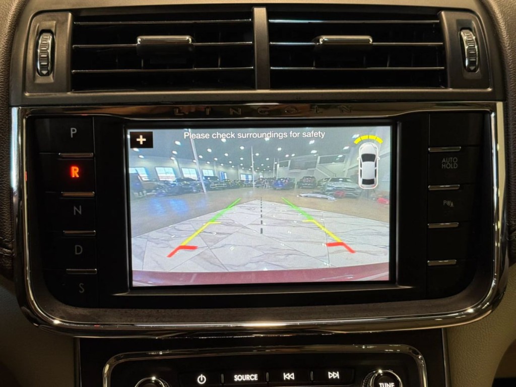 2018 Lincoln Continental Image 21