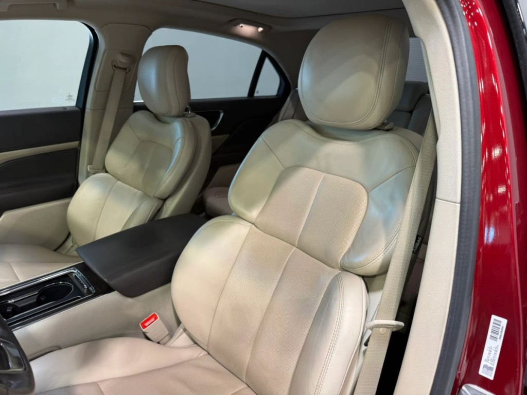 2018 Lincoln Continental Image 22