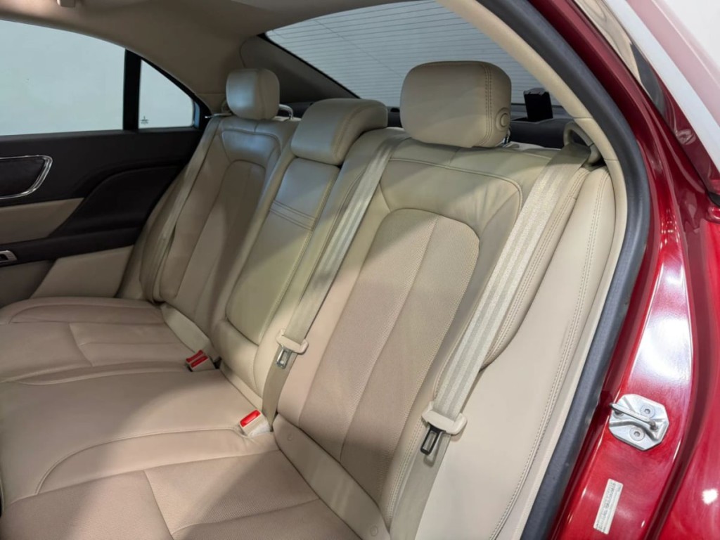 2018 Lincoln Continental Image 24