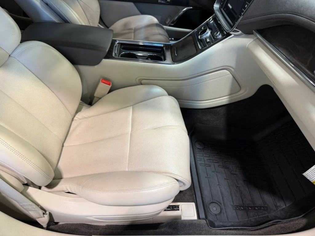 2018 Lincoln Continental Image 28