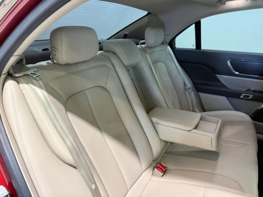 2018 Lincoln Continental Image 29