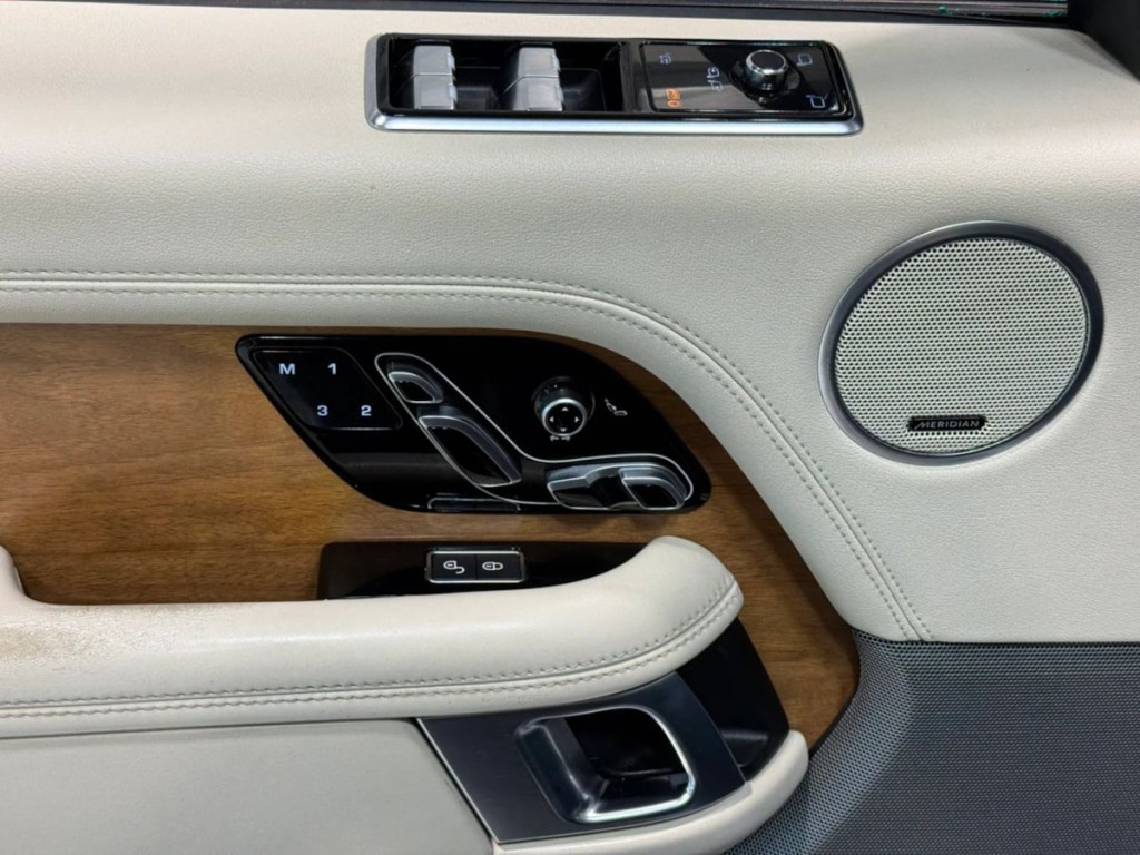2019 Land Rover Range Rover Image 13