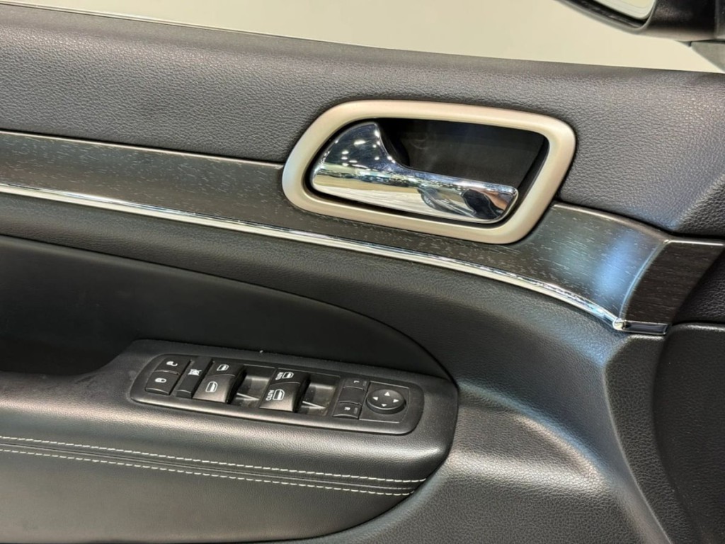 2017 Jeep Grand Cherokee Image 13