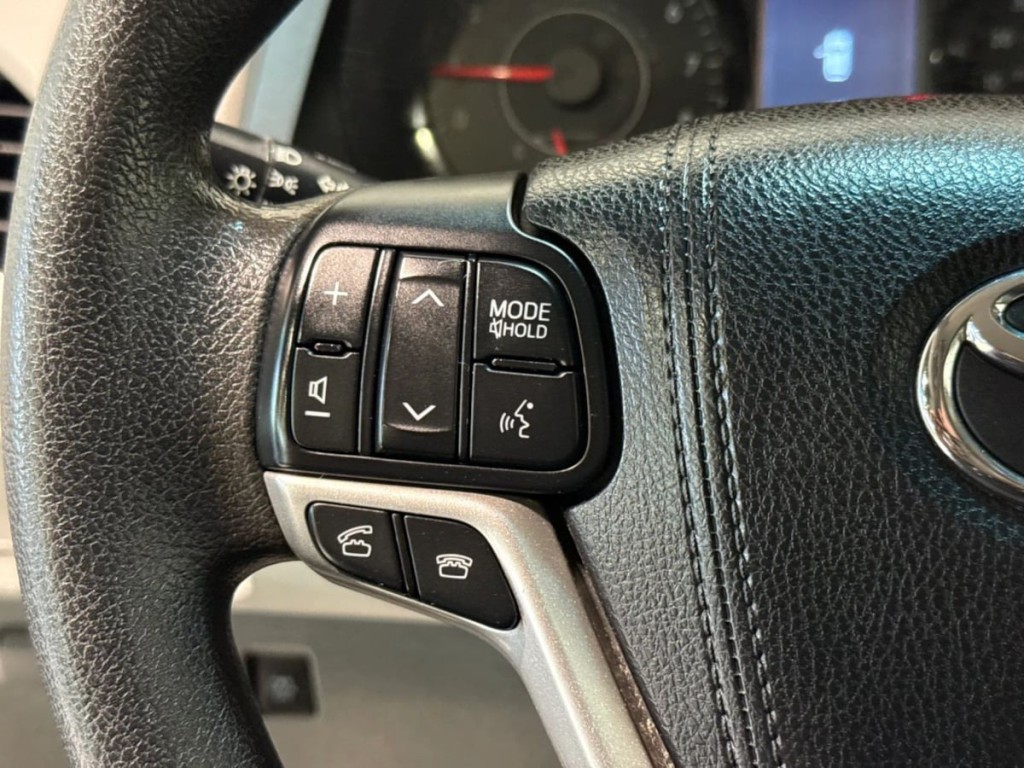 2017 Toyota Sienna Image 14
