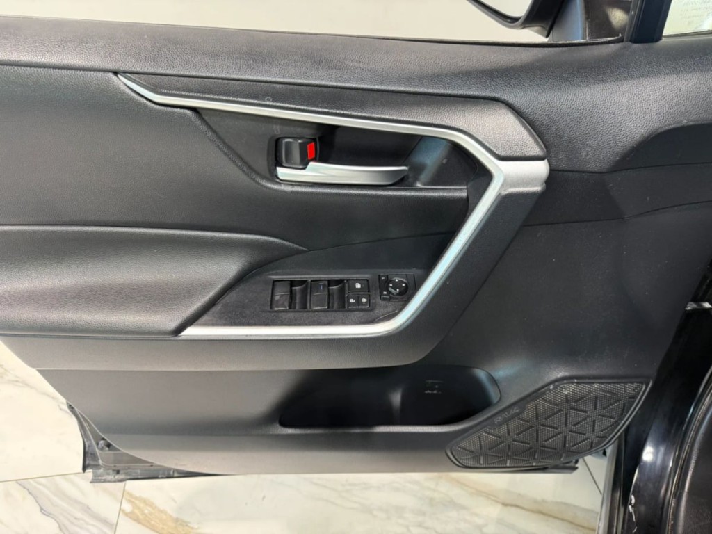2019 Toyota Rav4 Image 12