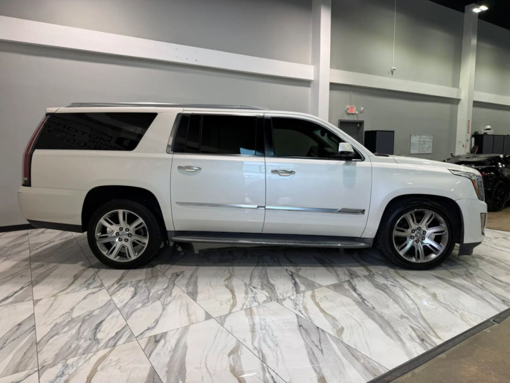 2015 Cadillac Escalade Image 4