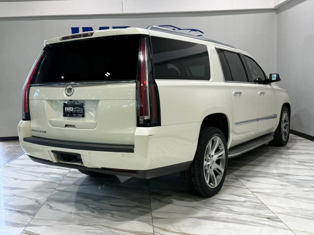 2015 Cadillac Escalade Image 6