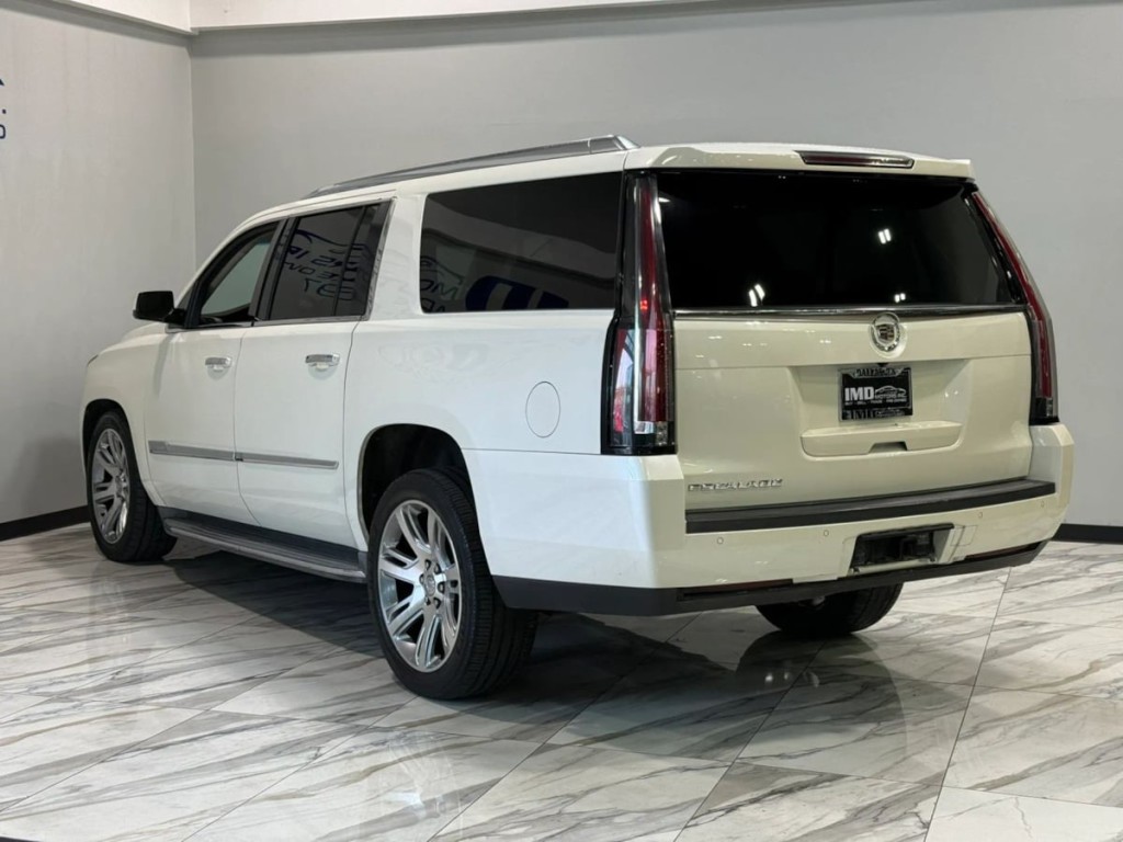 2015 Cadillac Escalade Image 8