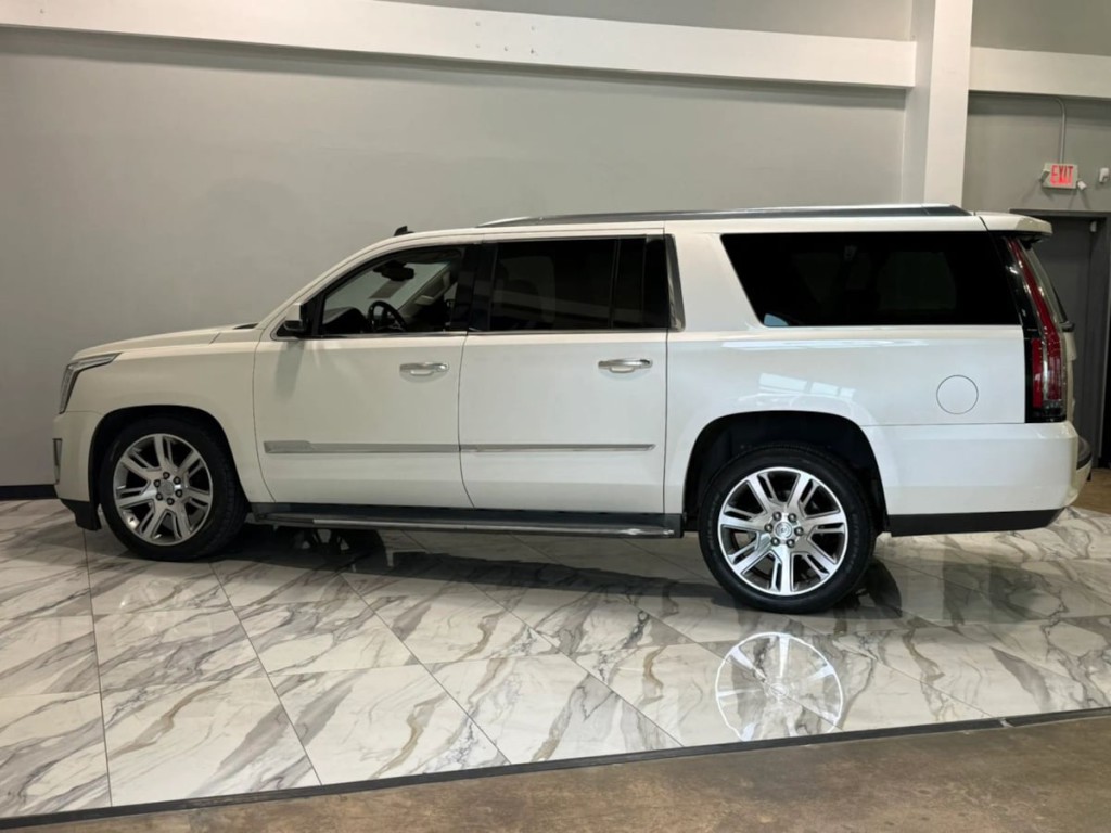 2015 Cadillac Escalade Image 9