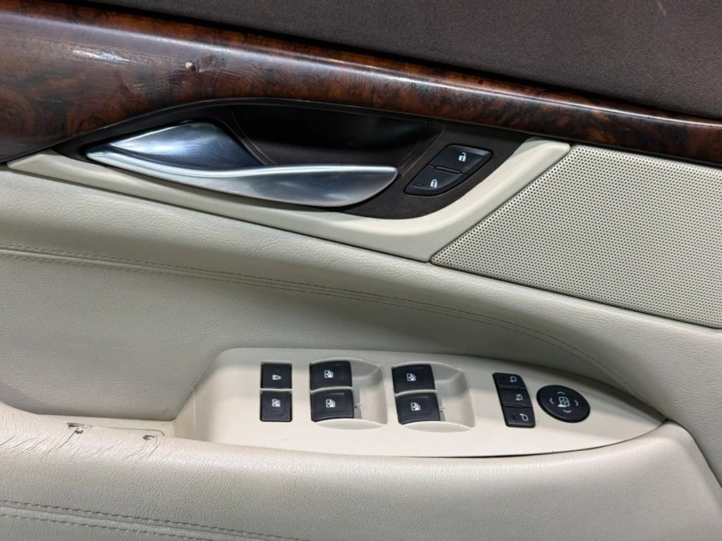 2015 Cadillac Escalade Image 12