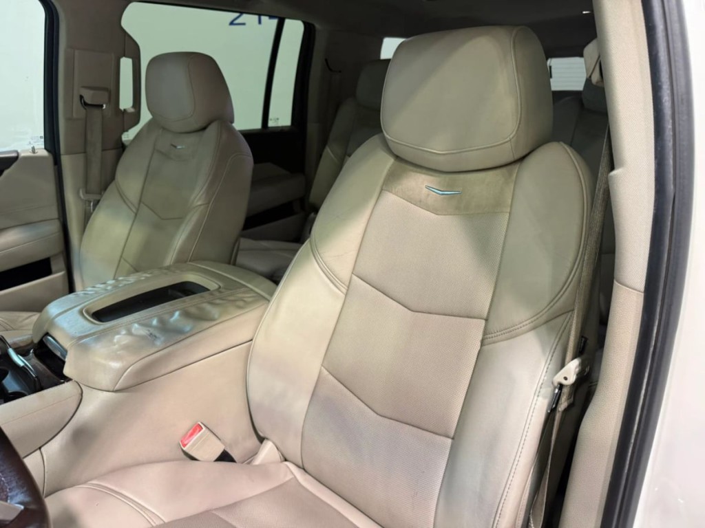 2015 Cadillac Escalade Image 19