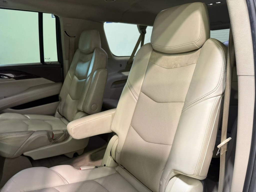 2015 Cadillac Escalade Image 21