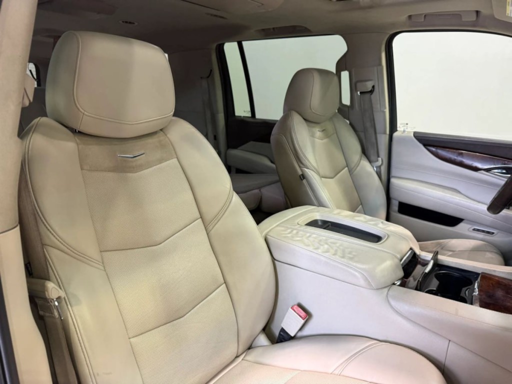 2015 Cadillac Escalade Image 24