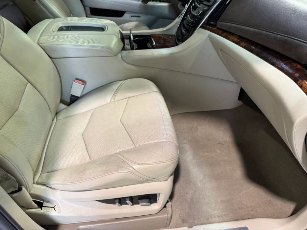 2015 Cadillac Escalade Image 25