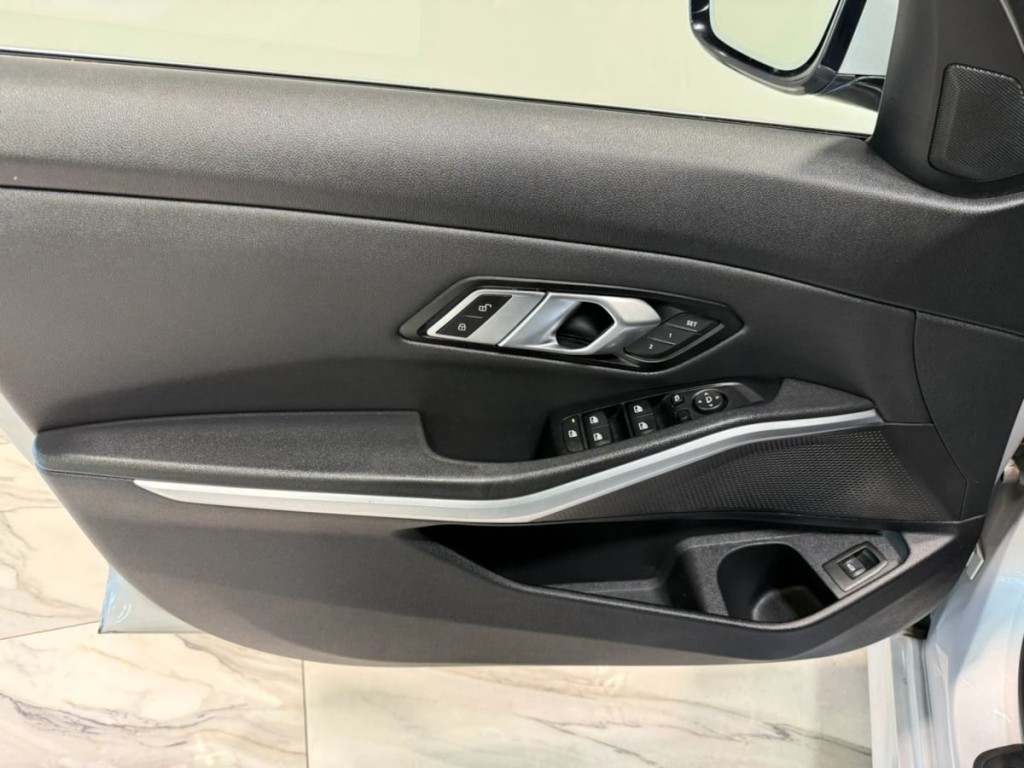 2020 BMW 3 Series Image 12