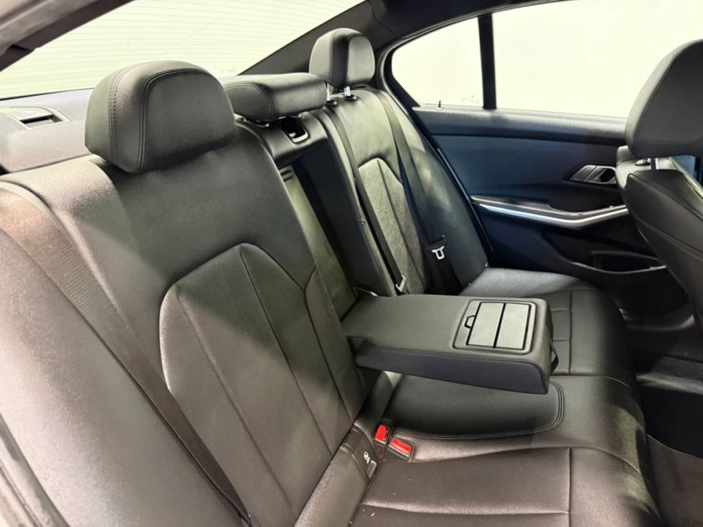 2020 BMW 3 Series Image 30