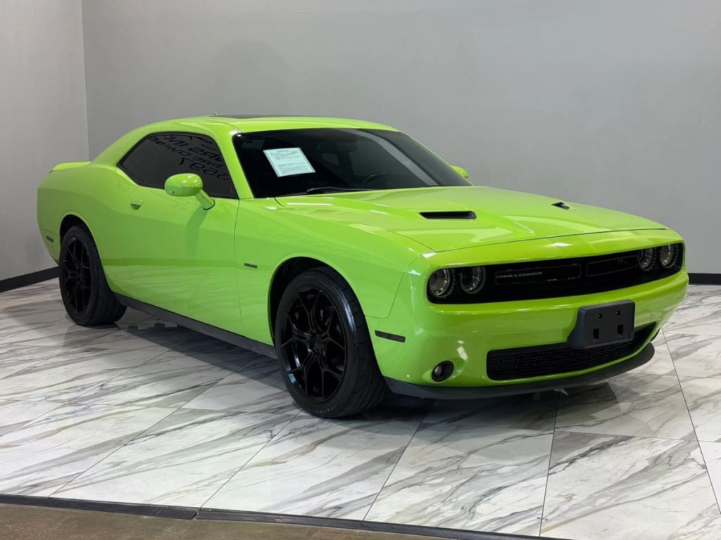 2015 Dodge Challenger Image 4