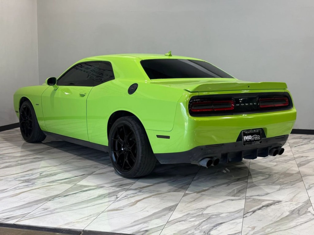 2015 Dodge Challenger Image 8
