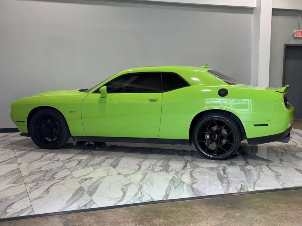 2015 Dodge Challenger Image 9