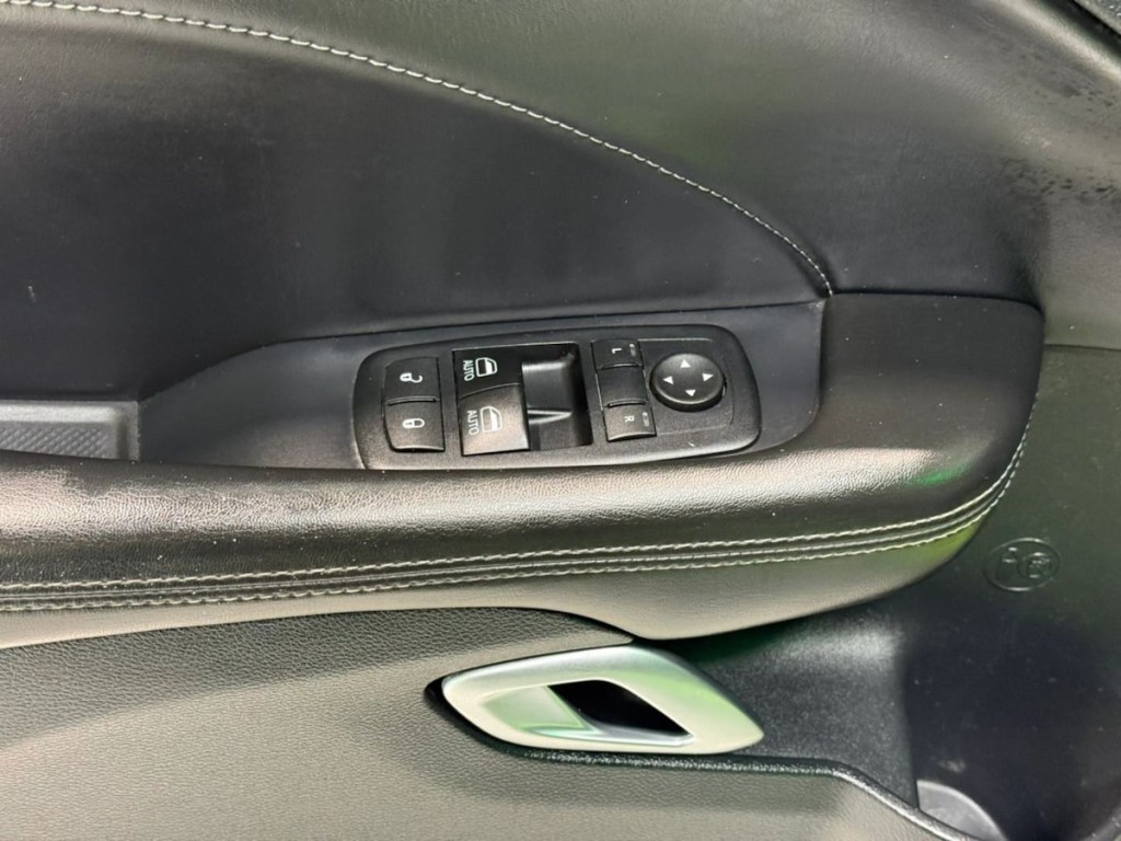 2015 Dodge Challenger Image 12