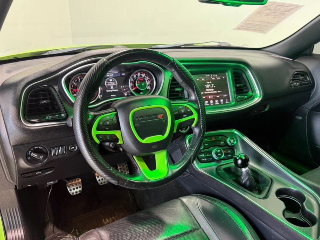 2015 Dodge Challenger Image 13