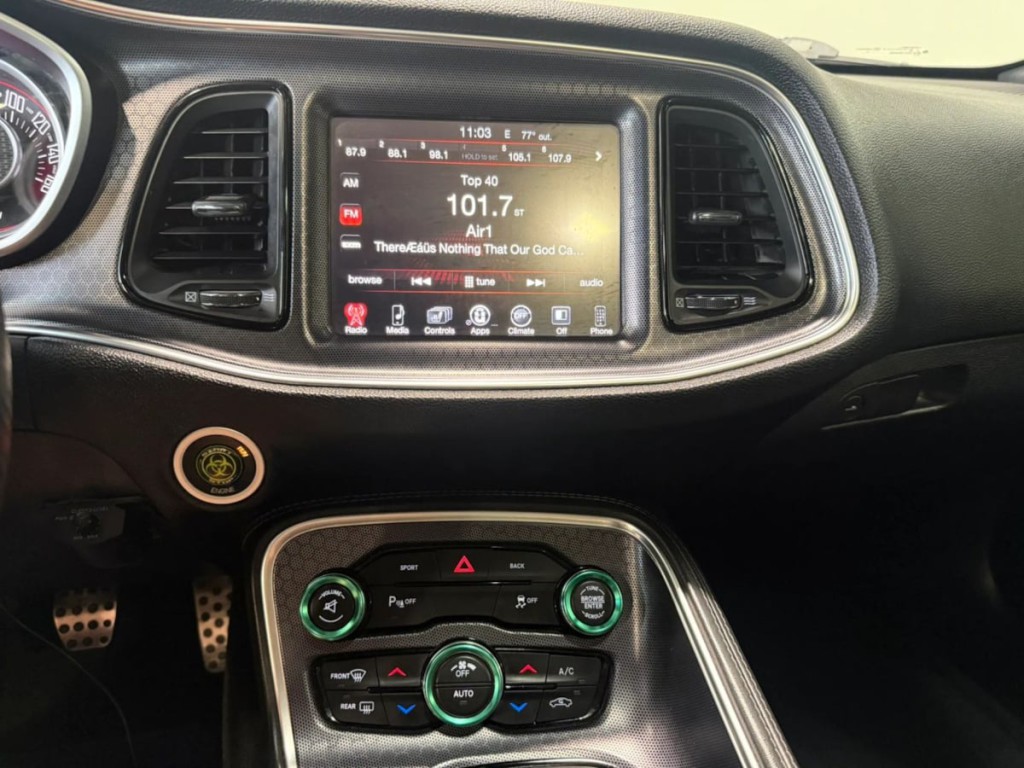 2015 Dodge Challenger Image 18