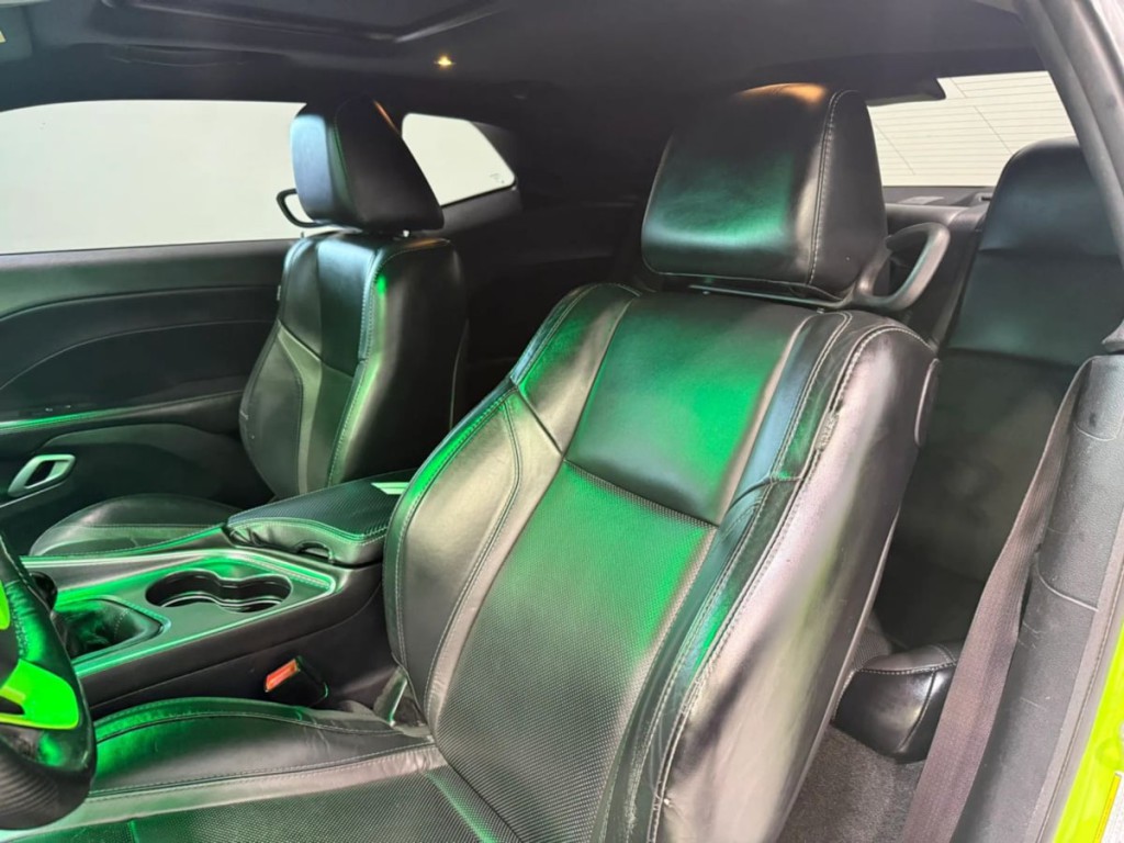 2015 Dodge Challenger Image 21