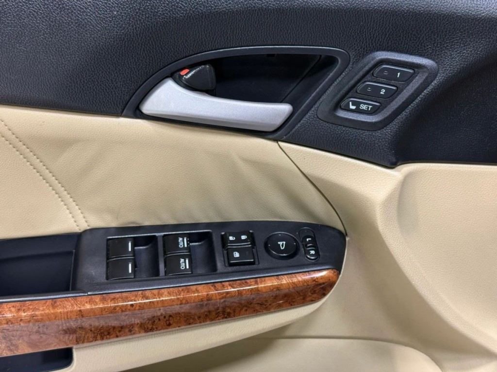 2012 Honda Accord Image 11